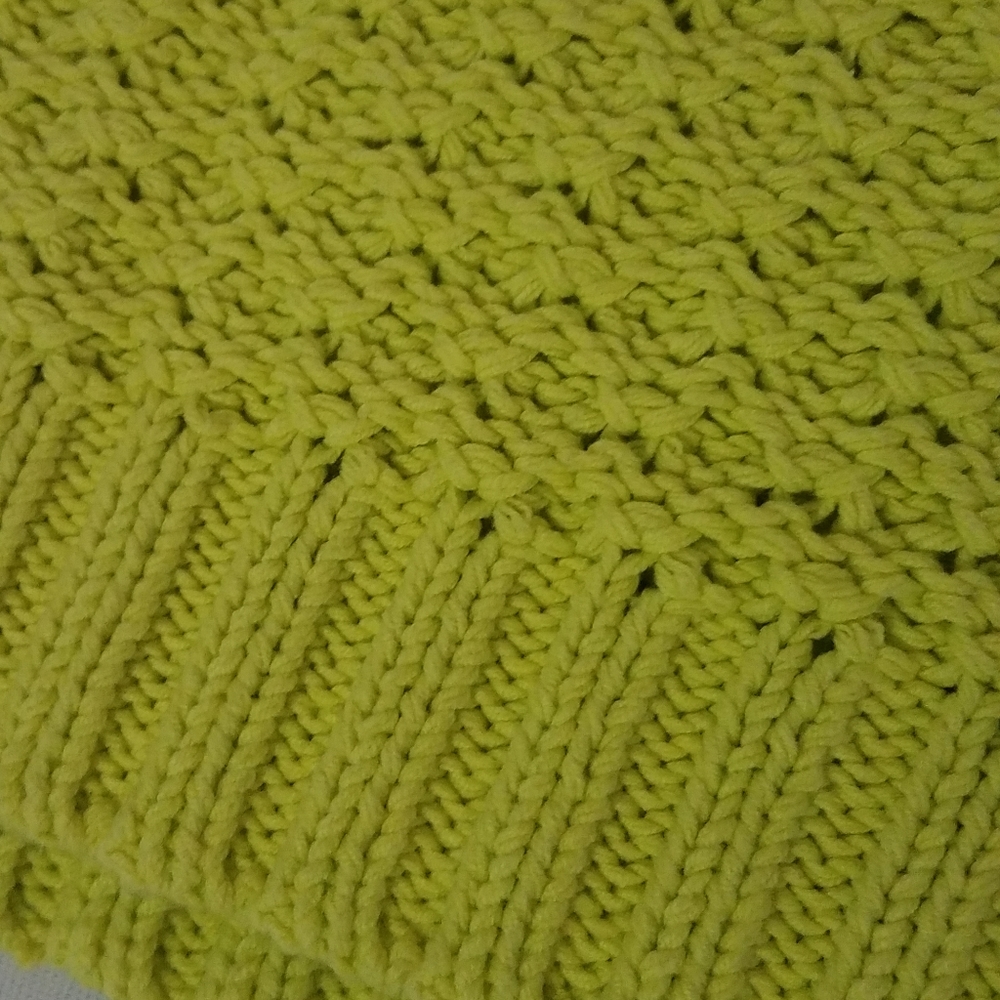 Beautiful woman's knitted sweater - Picture 8 of 8